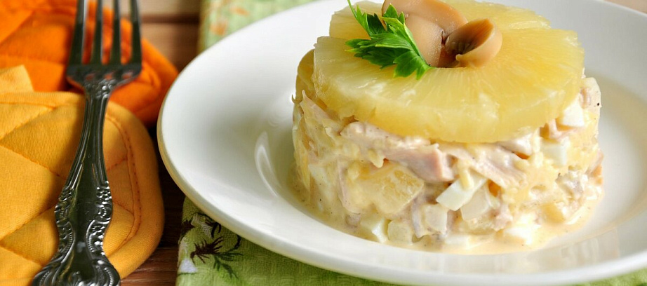 Салат с ананасами, курицей и сыром. Новогоднее удовольствие